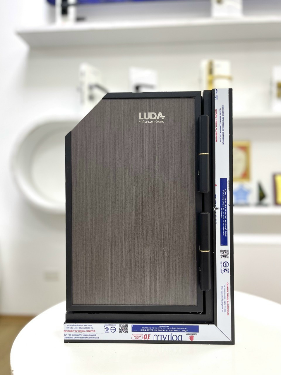 Báo Giá Cửa Nhôm Tấm Tổ Ong